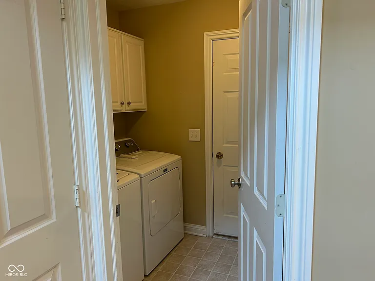 8645 Meridian Square Dr — Photo 30