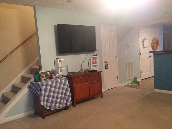 1/2 bath door & laundry closet