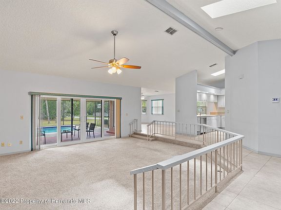 4th image of 2097 Whitewood Ave