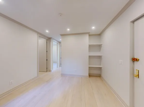 1031 Lorimer Street image 6 of 16