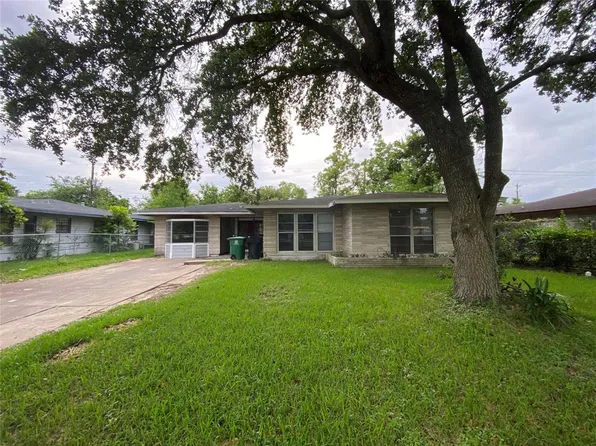 5767 Flamingo Dr, Houston, TX 77033