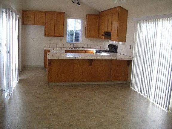 5th image of 28 Southfield Ct