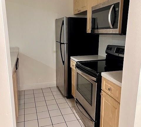 4th image of 8160 Geneva Court #113