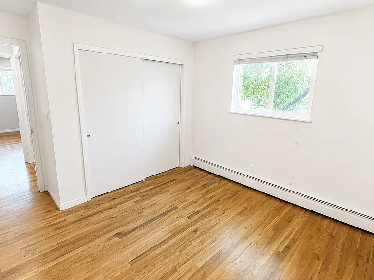 Bright & Spacious 2-Bedroom Residence Across from Berkeley Park — Photo 9