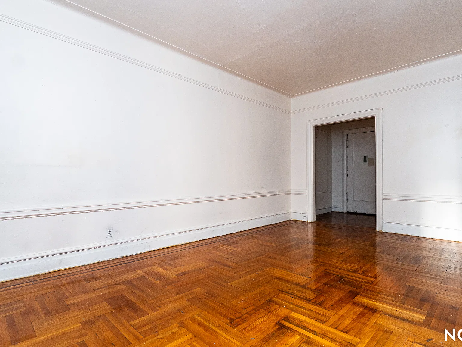 11 Maple Street — Photo 2