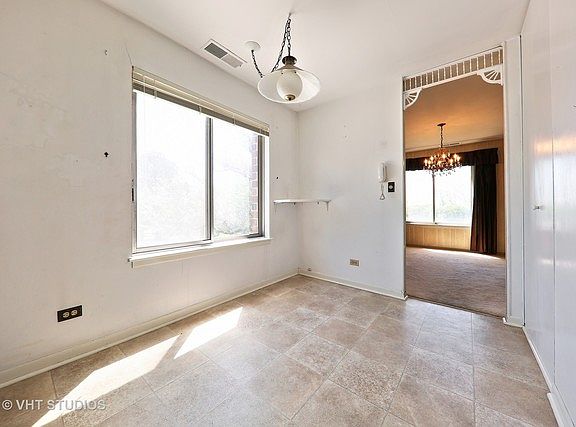 4th image of 2201 S Grace St APT 200