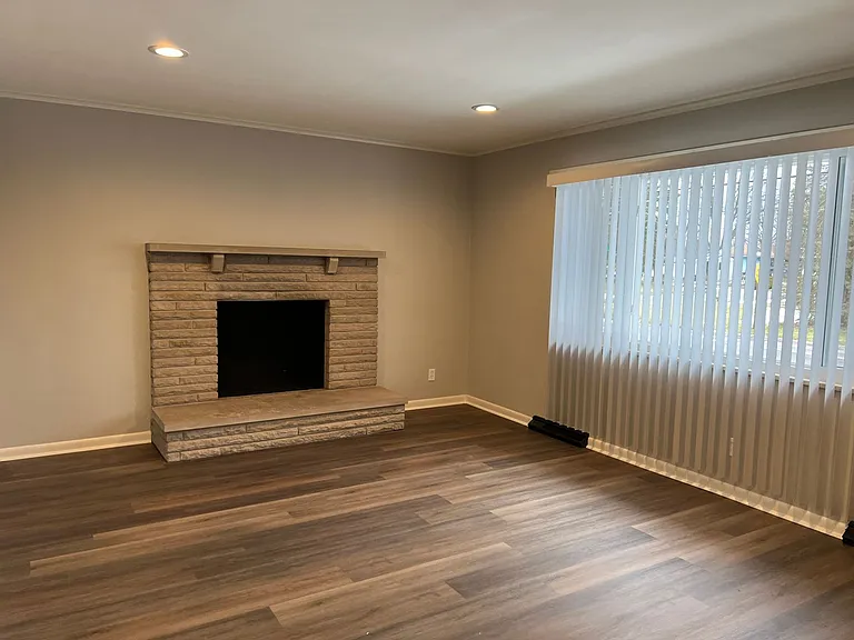 1387 E Gates St — Photo 5