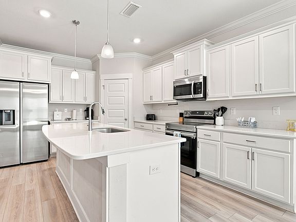 5th image of 14838 Dalton Cir