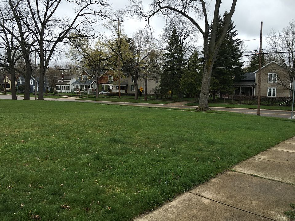 2nd image of 301 Oakland St