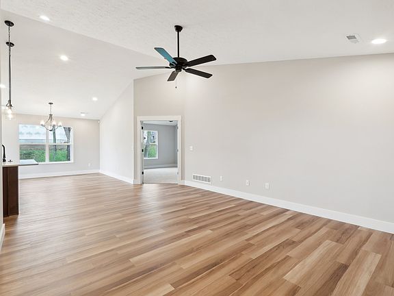 4th image of 5017 Waterford Pl