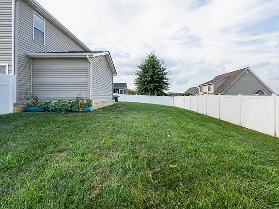 5th image of 239 Blackwood Way