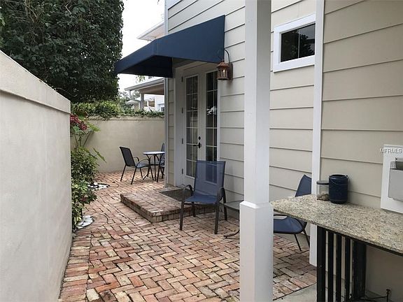 4th image of 1290 Arlington Pl