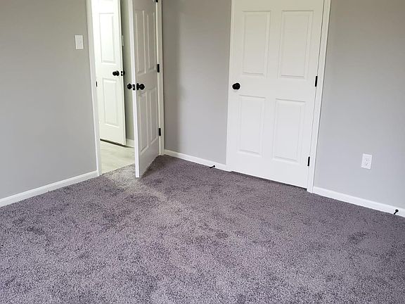 2nd image of 909 Woodbridge Ct Unit B