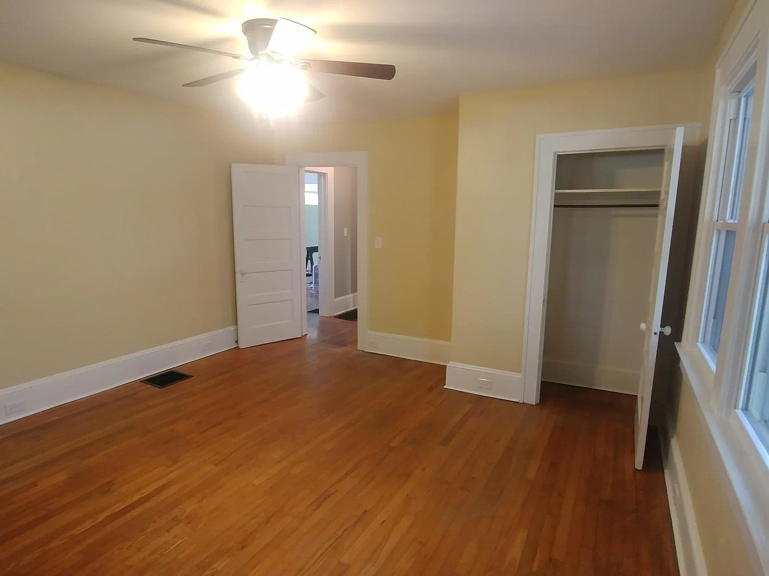 2 bed, 1250 sqft, $1,900 — Photo 3