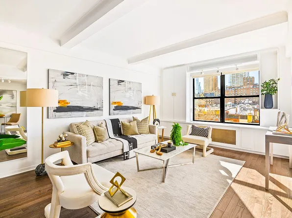 40 W 77th St #8D, New York, NY 10024