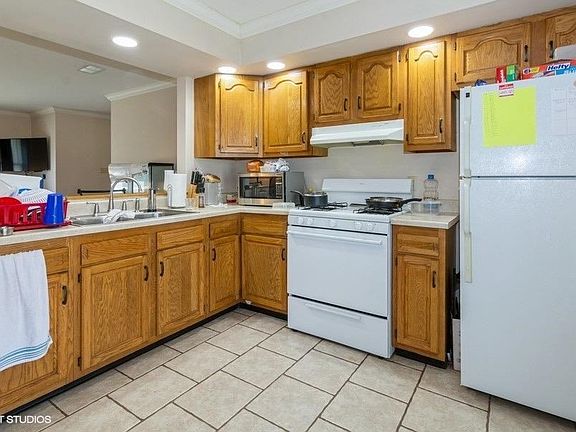 4th image of 3270-3272 E 69th Ave