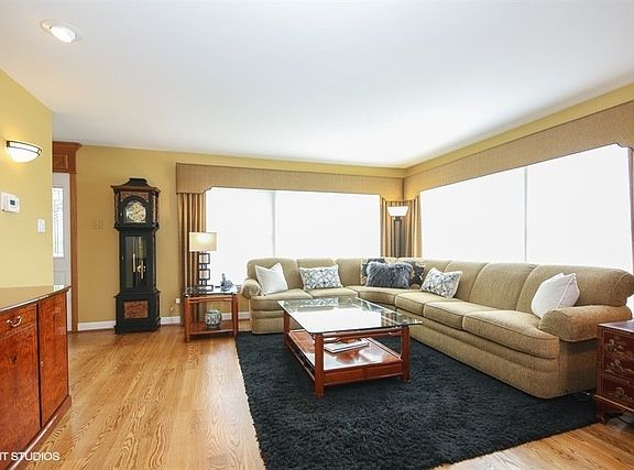 3rd image of 10321 Minnick Ave
