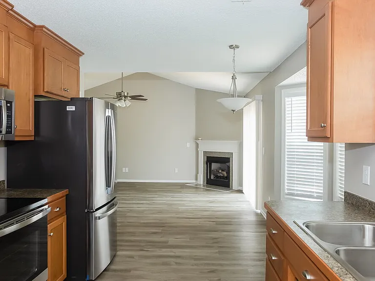 1004 Ayrshire Ln — Photo 8