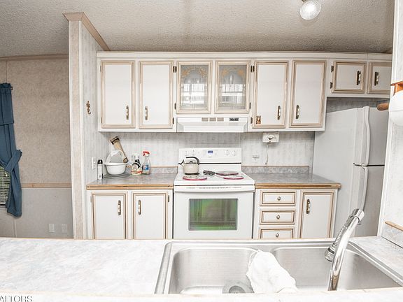 5th image of 413 Mason Ln