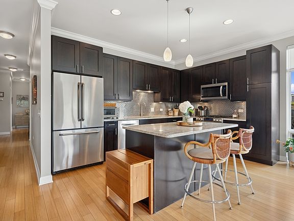 5th image of 2326 W Giddings Ave #306