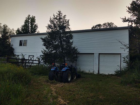 2nd image of 923 Ozark Rd