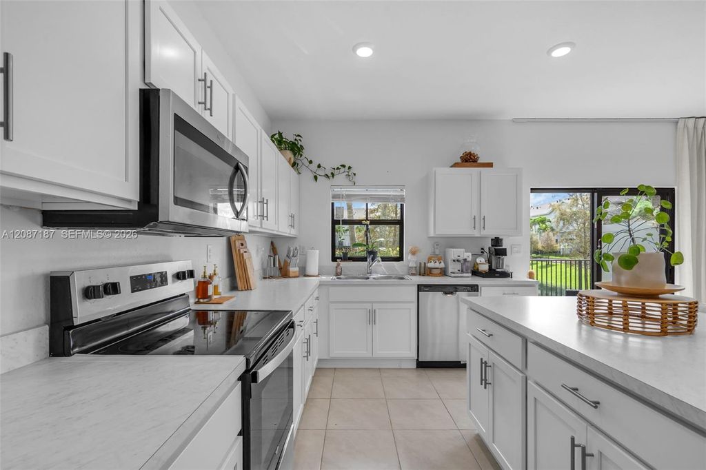 856 NW 3rd Way, photo 8