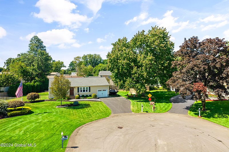 2nd image of 52 Brickley Drive