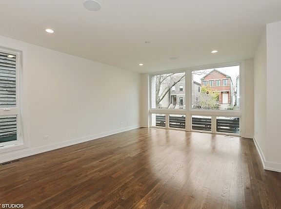2nd image of 1637 N Artesian Ave #1