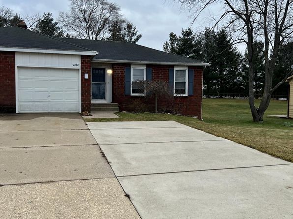 2730 Rosewood St, Jenison, MI 49428