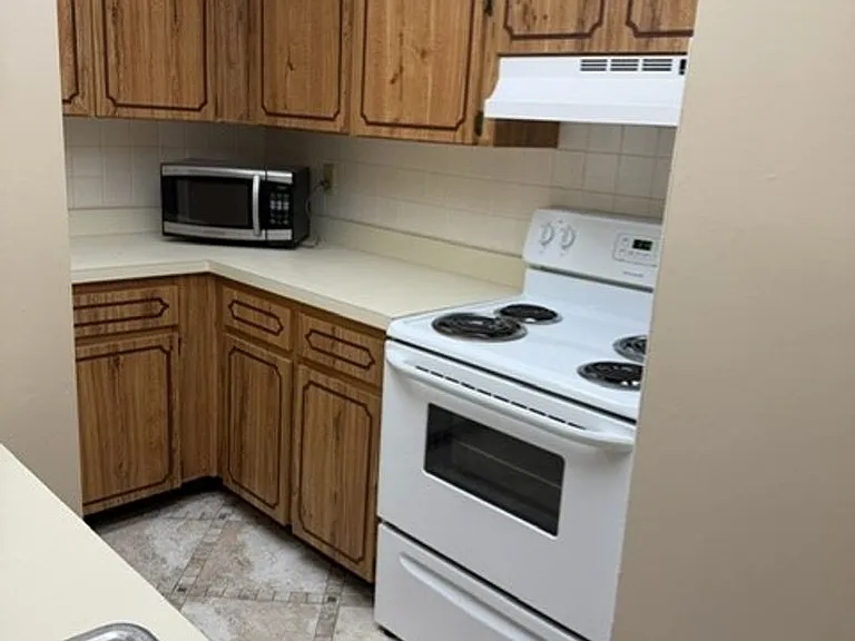 130 Jasmine Woods Ct #9D — Photo 27