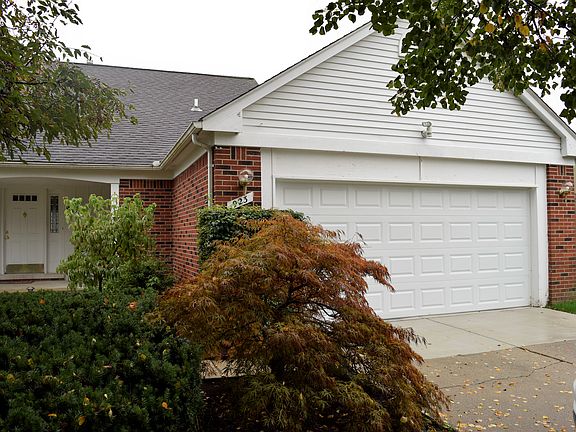 2nd image of 923 Bridgetown Dr