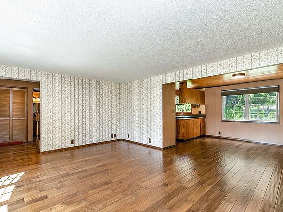 3rd image of 5925 93rd Pl NE