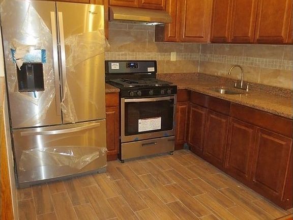 5th image of 250 9th St APT 1