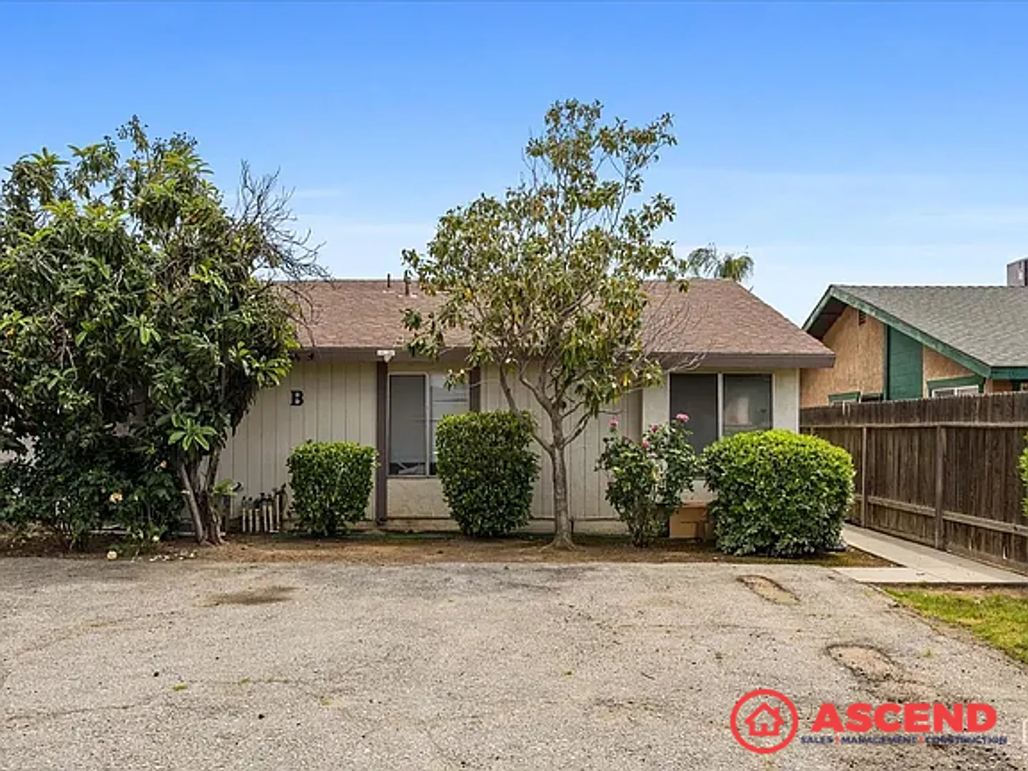 205 Universe Ave — Photo 2