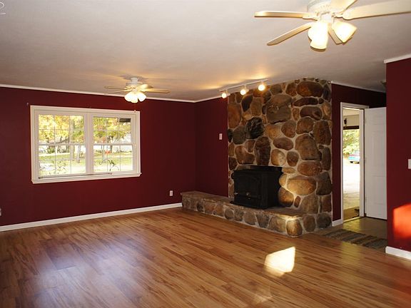 3rd image of 15190 Hiawatha Blvd
