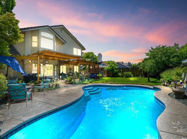 8971 Giant Panda Dr, Sacramento, CA 95829