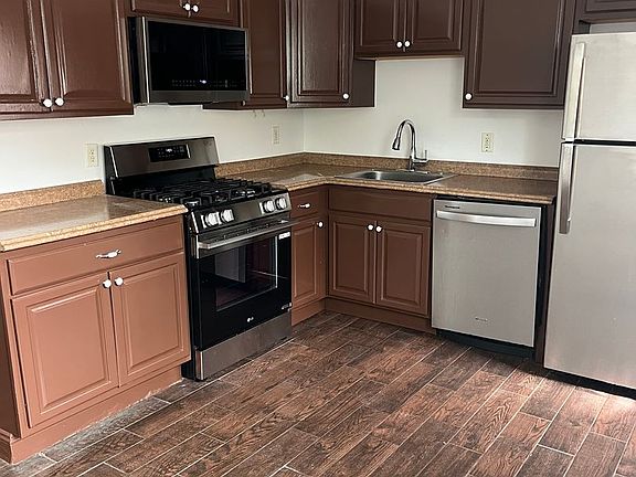 3rd image of 413 Sweetbriar St