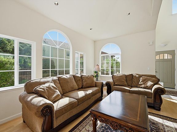 5th image of 321 Portofino Way