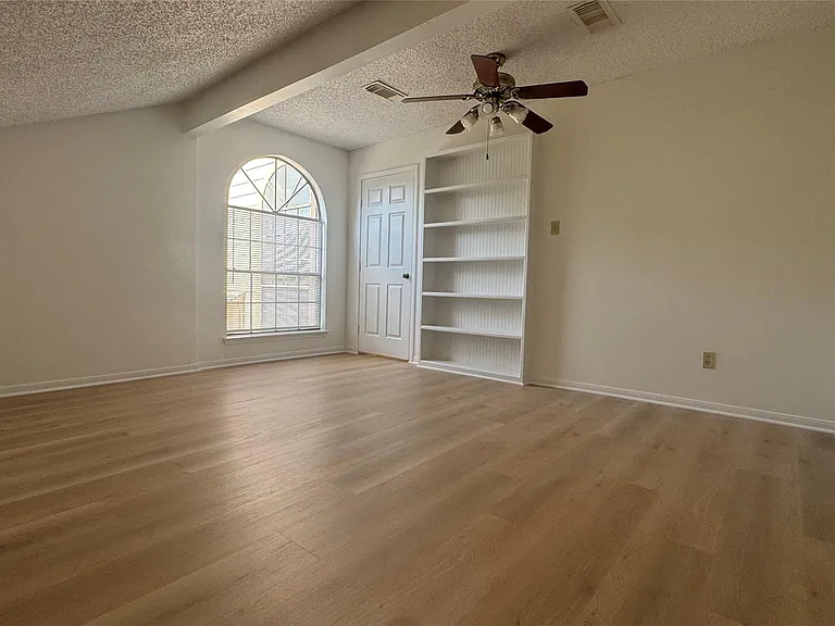 9826 Chiselhurst Dr — Photo 13