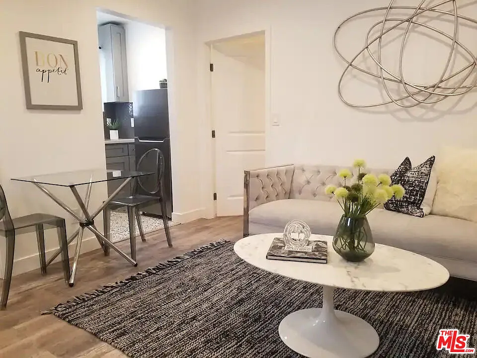 1 bed, 1.0 bath, 1390 sqft, $1,890 — Photo 3