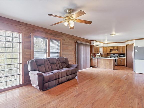 4th image of 8425 Latty Ave