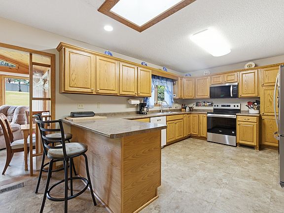 5th image of 413 Orchard View Dr