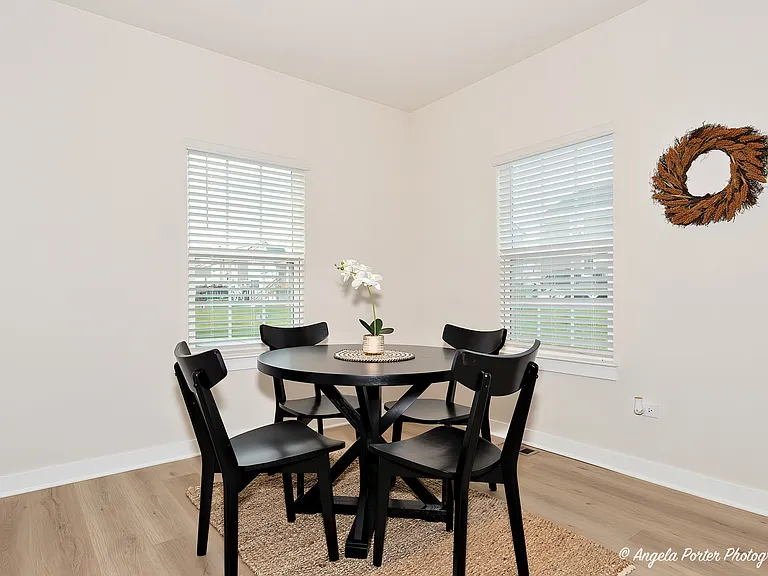 Elegant Dining Room Ambiance