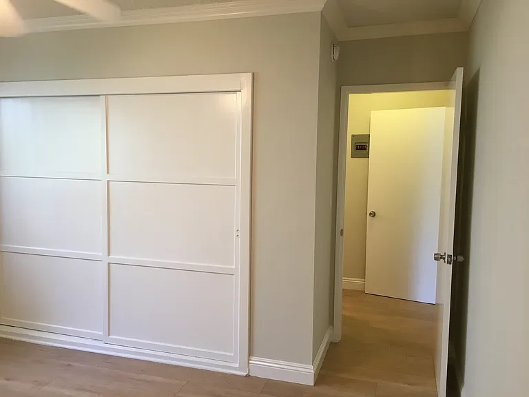 122 N Wetherly Dr — Photo 9