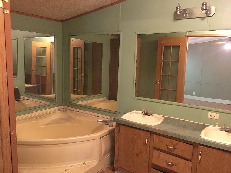 2nd image of 41 Parakeet Cv