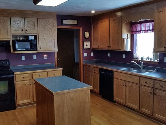 4th image of 721 British Woods Dr