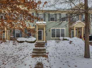 1060 Hillvale Ave N, Oakdale, MN 55128