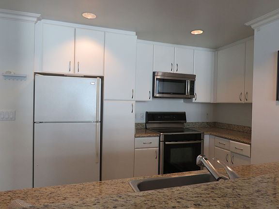 4th image of 250 King St Unit 774