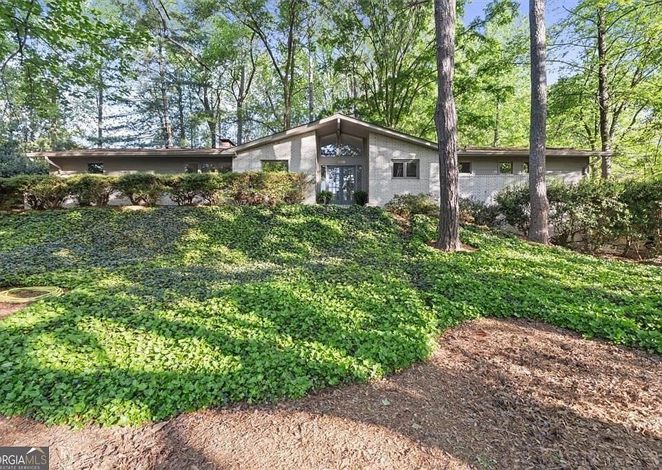 1st image of 1096 Oxford Cres