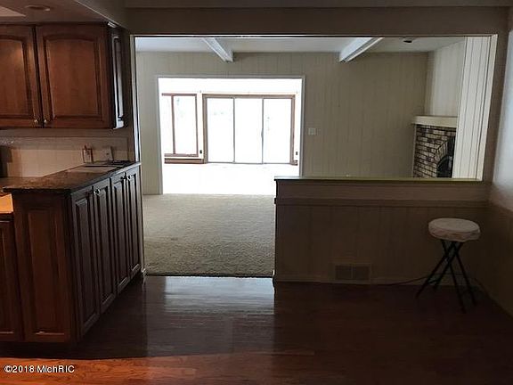 5th image of 2411 Santigo Ave SE